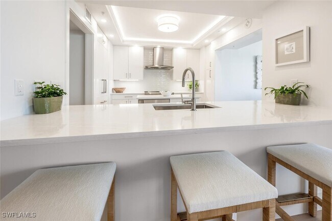 Building Photo - 4021 Gulf Shore Blvd N Unit 702