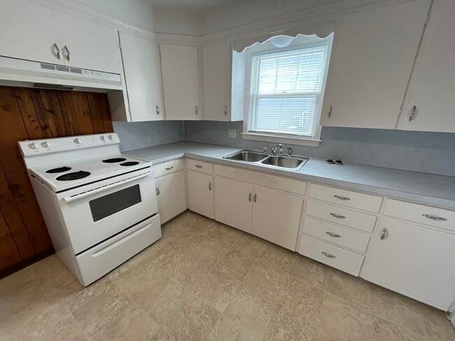 Photo - 615 Washington Ave