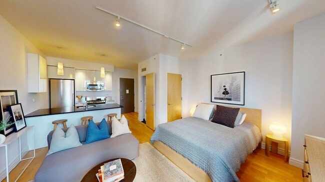 Building Photo - 550 W 54th St Rental