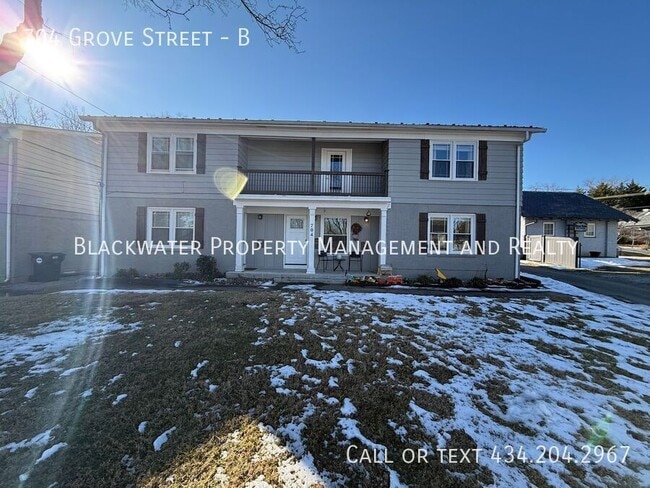 Building Photo - 704 Grove St Unit B