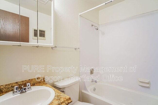 Photo - 14140 NE Sandy Blvd Unit Q-03