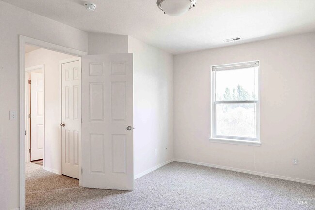 Photo - 1318 Edinborough Ct