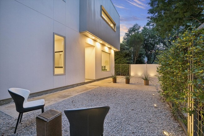 Photo - 2129 Quenby St