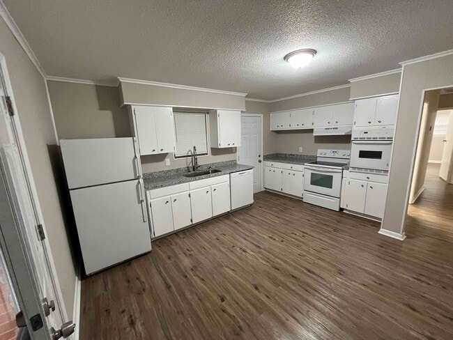 Photo - 2604 Briar Ave SW