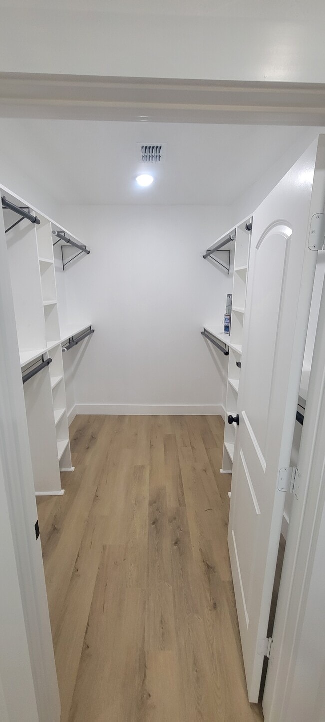 Building Photo - 308 W Pine St