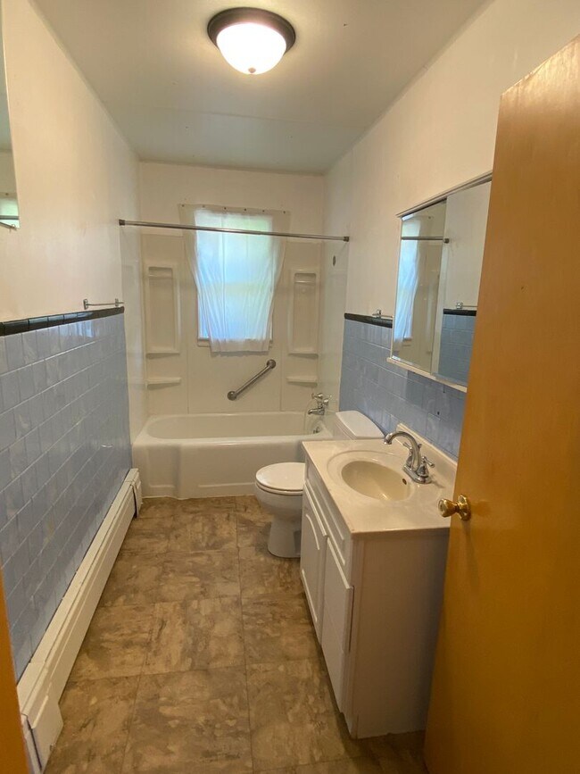 Photo - 106 8th St NW Apartment Unit Upper Level