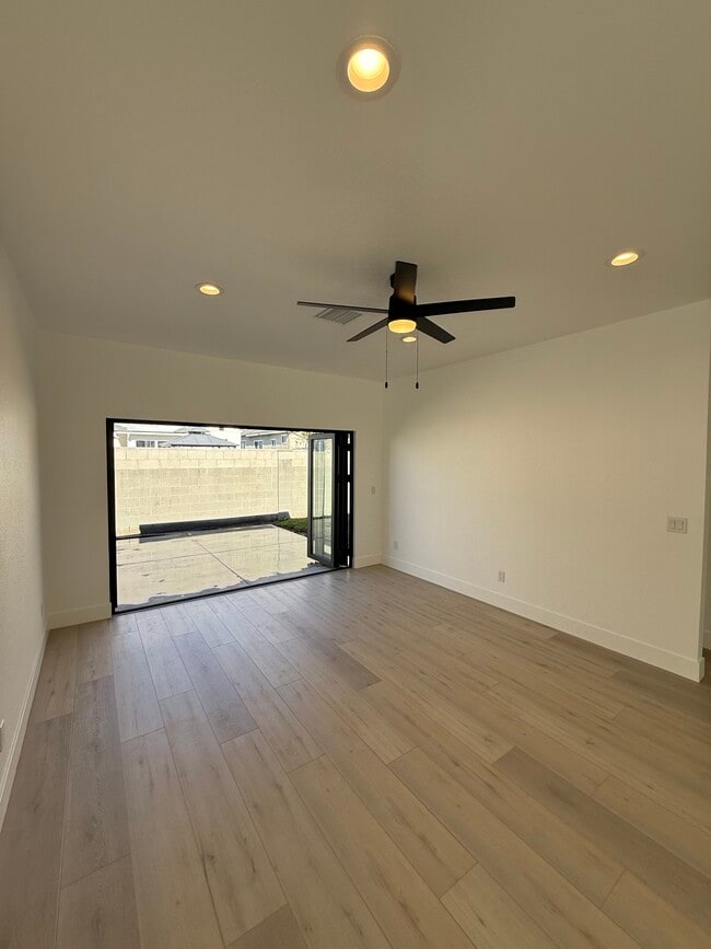 Photo - 11483 Delano St