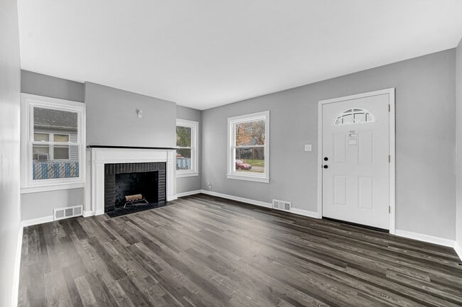 Photo - 5-Bedroom 2-Bath Completely Renovated!