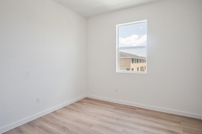 Photo - 852 SE grovebush Ln