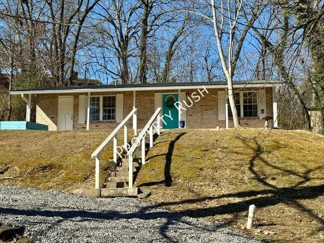 Building Photo - 3531 Sleepy Hollow Rd