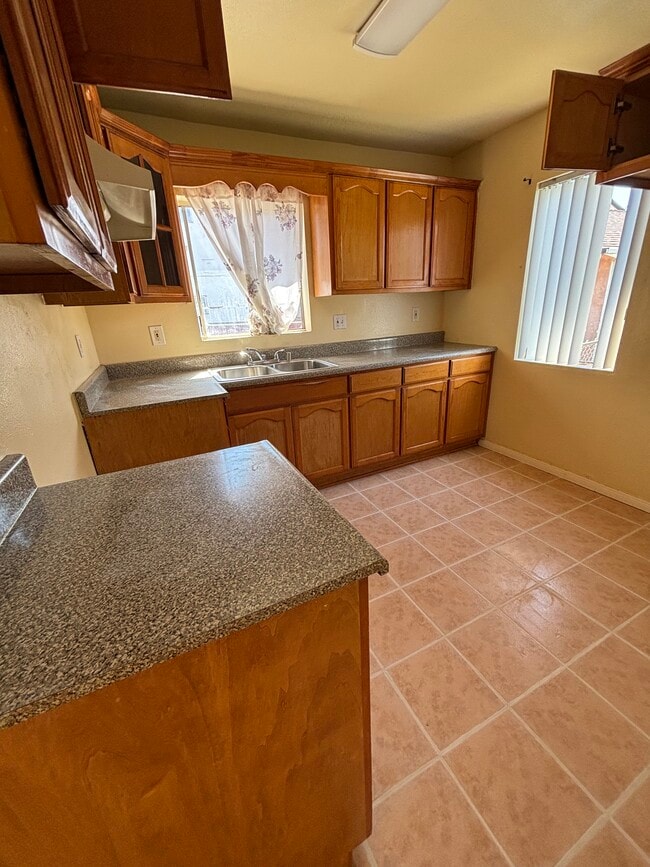 Photo - 6617 Purdy Ave