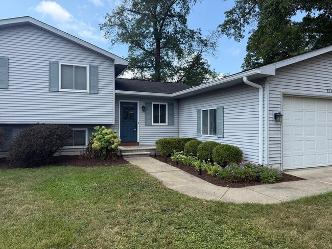Photo - 61407 Dean Dr