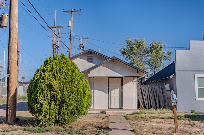 Building Photo - 110 W 13th St