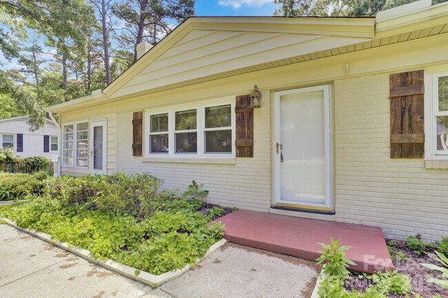 Photo - 121 Marshdale Ave SW