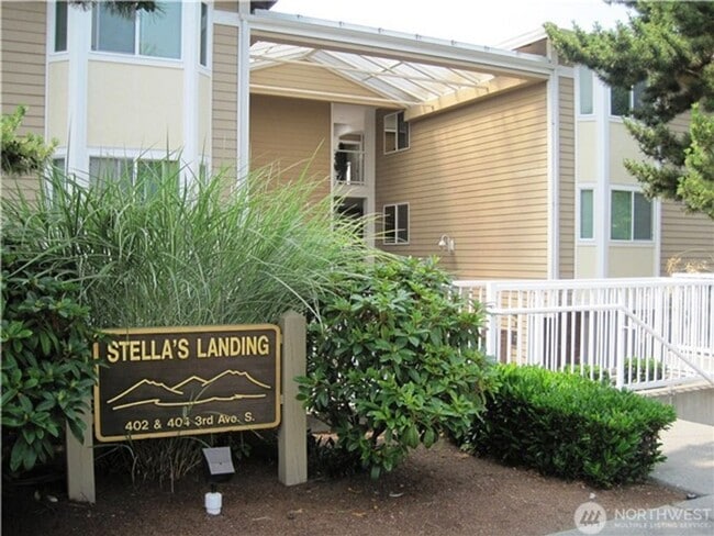 Building Photo - 2bd/2ba Edmonds Condo Unit B302