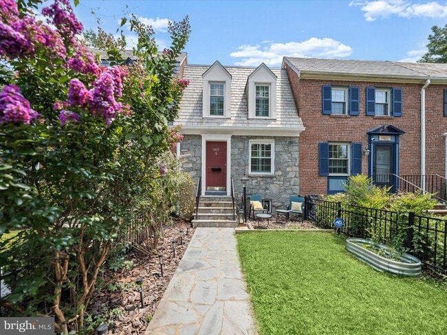 Photo - 1409 Mt Vernon Ave Townhome