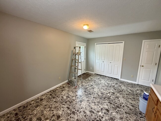 Photo - 115 Carey Ct