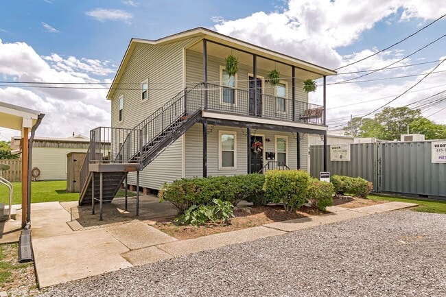 Building Photo - 2BR Home in Port Allen | Garden District of West Baton Rouge