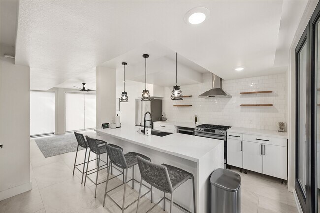 Photo - 1704 Tabor St