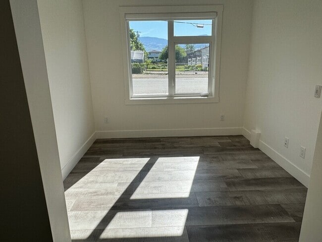 Photo - 320 Mills Rd Unit 4