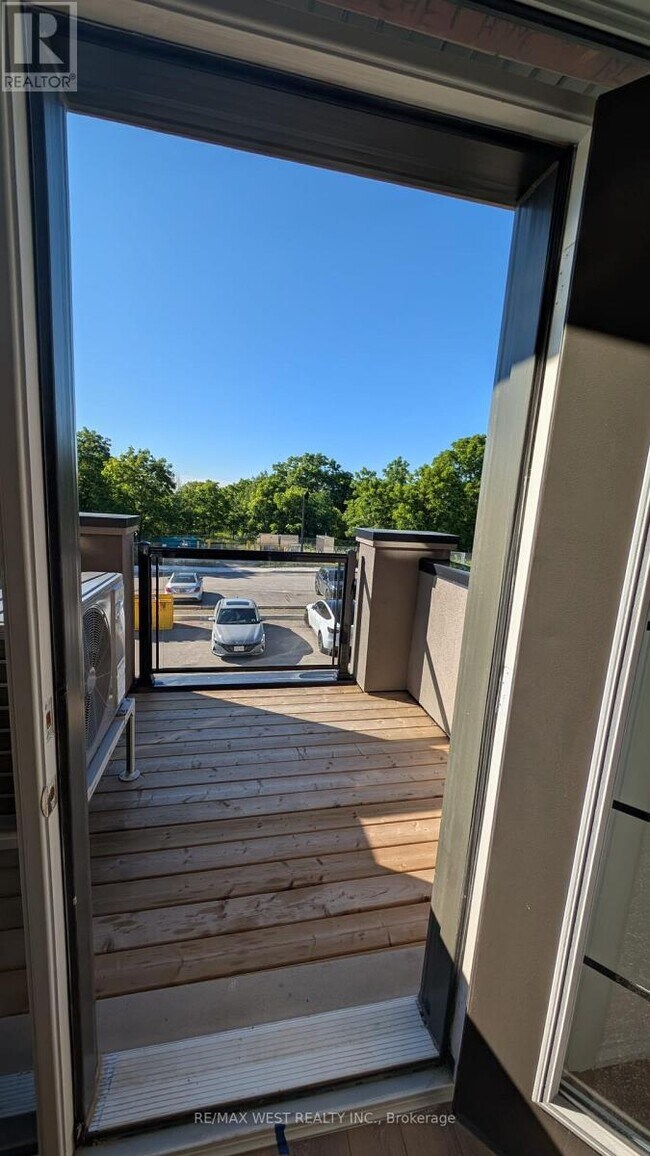 Photo - 660 Colborne St W