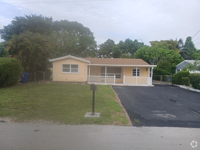 Building Photo - 2900 Sunshine Blvd Rental