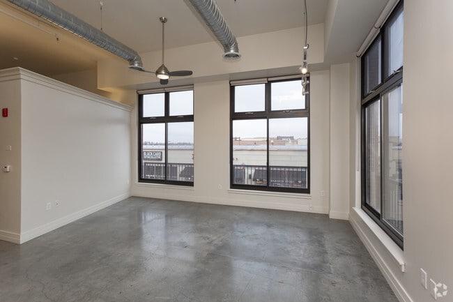 2BR, 2BA - Crown