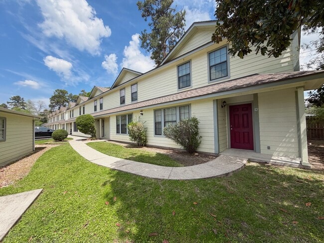 Building Photo - 24595 Gilbert Dr