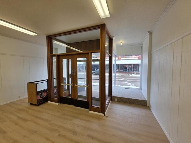 Photo - 128 S Water St