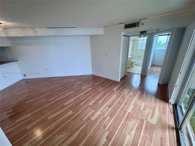 Photo - 102 SW 6th Ave Unit 404