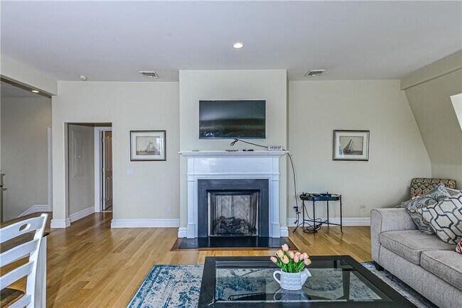 Photo - 106 William St Unit 2