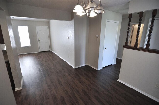 Photo - 400 Rawhide Loop