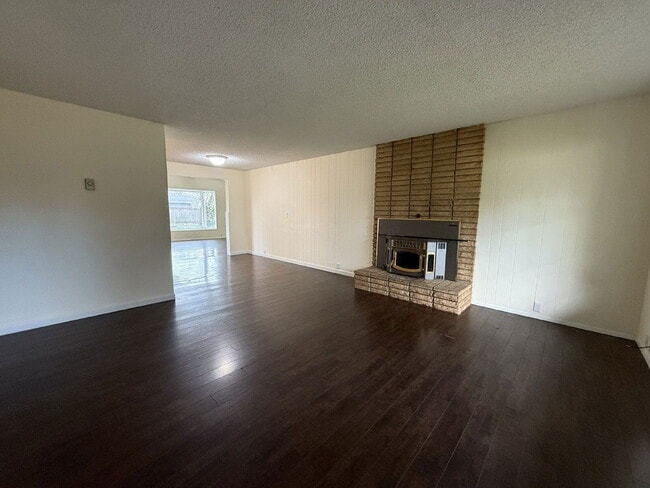 Photo - 2485 York St