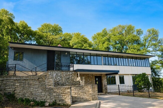 2410 Pemberton Pkwy