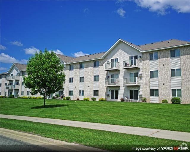 Building Photo - Hillcrest Apartments