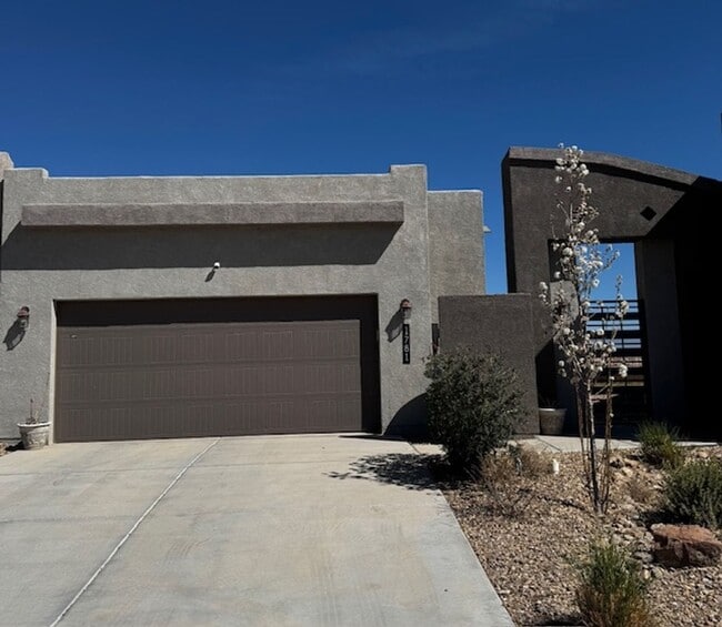 Building Photo - Newer 3 Bed / 2 Bath Home (Built 2024) in Los Lunas