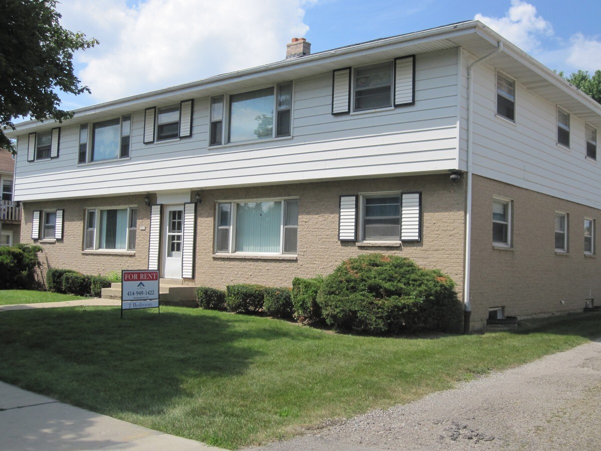 Photo - 3745 S 76th St