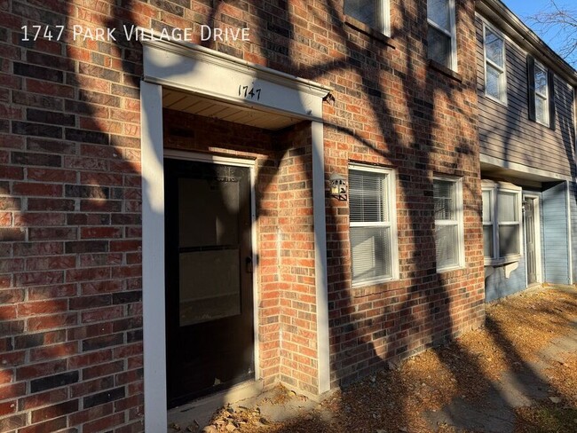 2 Bedroom 2.5 Bath Townhome - 2 Bedroom 2.5 Bath Townhome