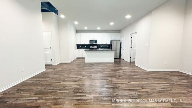 Photo - 5526 122nd St