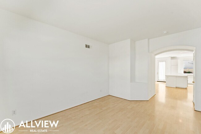 Photo - Bright & Spacious 3-Bedroom 2.5 Bath Home in Gated Oak Creek Community