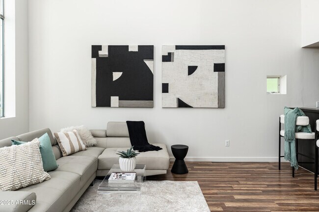 Photo - 1111 W University Dr