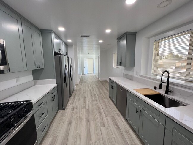 Photo - Large 6 Bedroom POOL House on East Falls View! Prime Location!