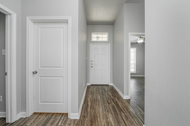 Photo - 624 Hollyhock Dr