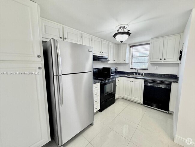 Building Photo - 3150 W Rolling Hills Cir Rental