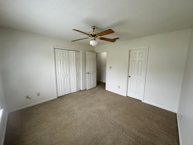6119 B Vinnie Dr