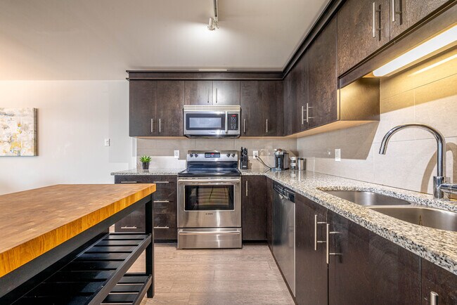 Photo - AK403 1 Bedroom Furnished Suite Unit 403