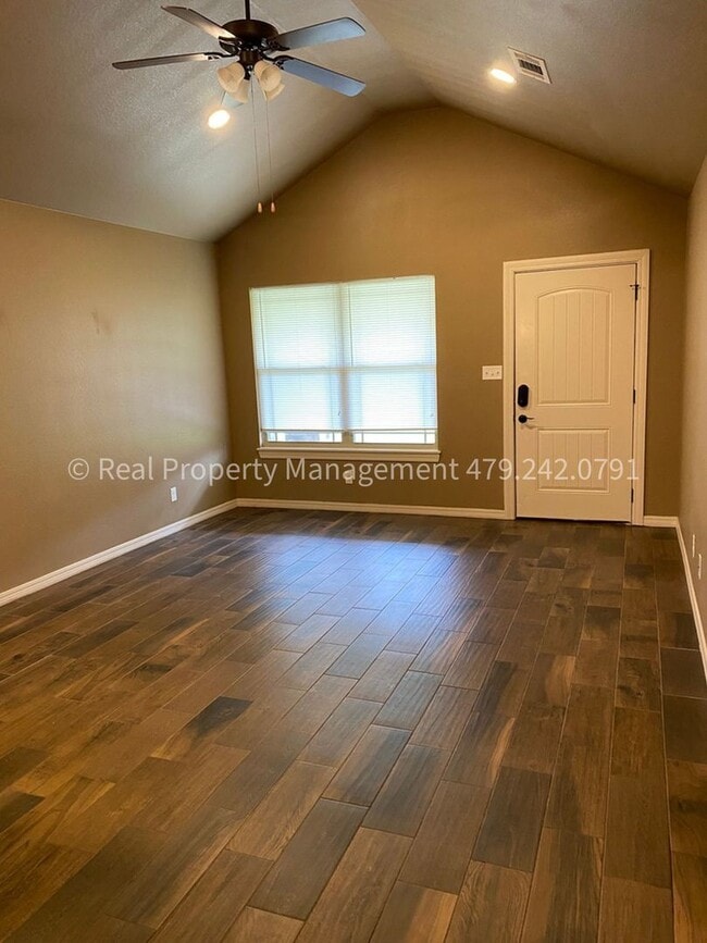 Photo - 4718 S 28th St