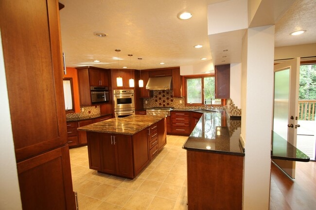 Photo - 4 Bedroom Eagle River Home!