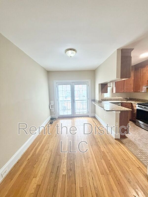 Photo - 1114 Abbey Pl NE