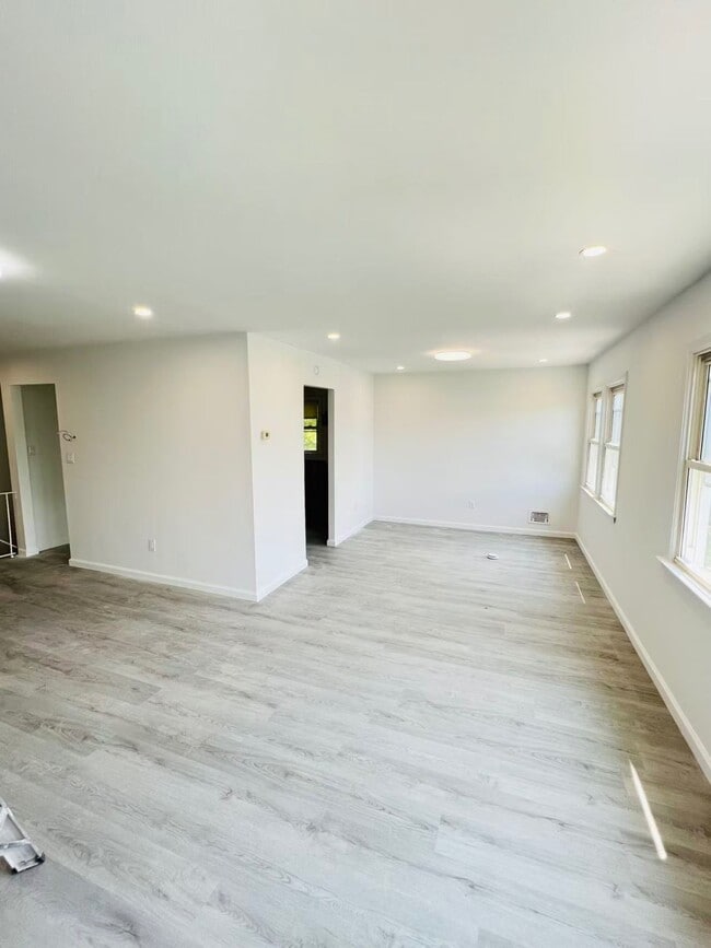 Photo - 57-24 Cloverdale Blvd Unit #2FL